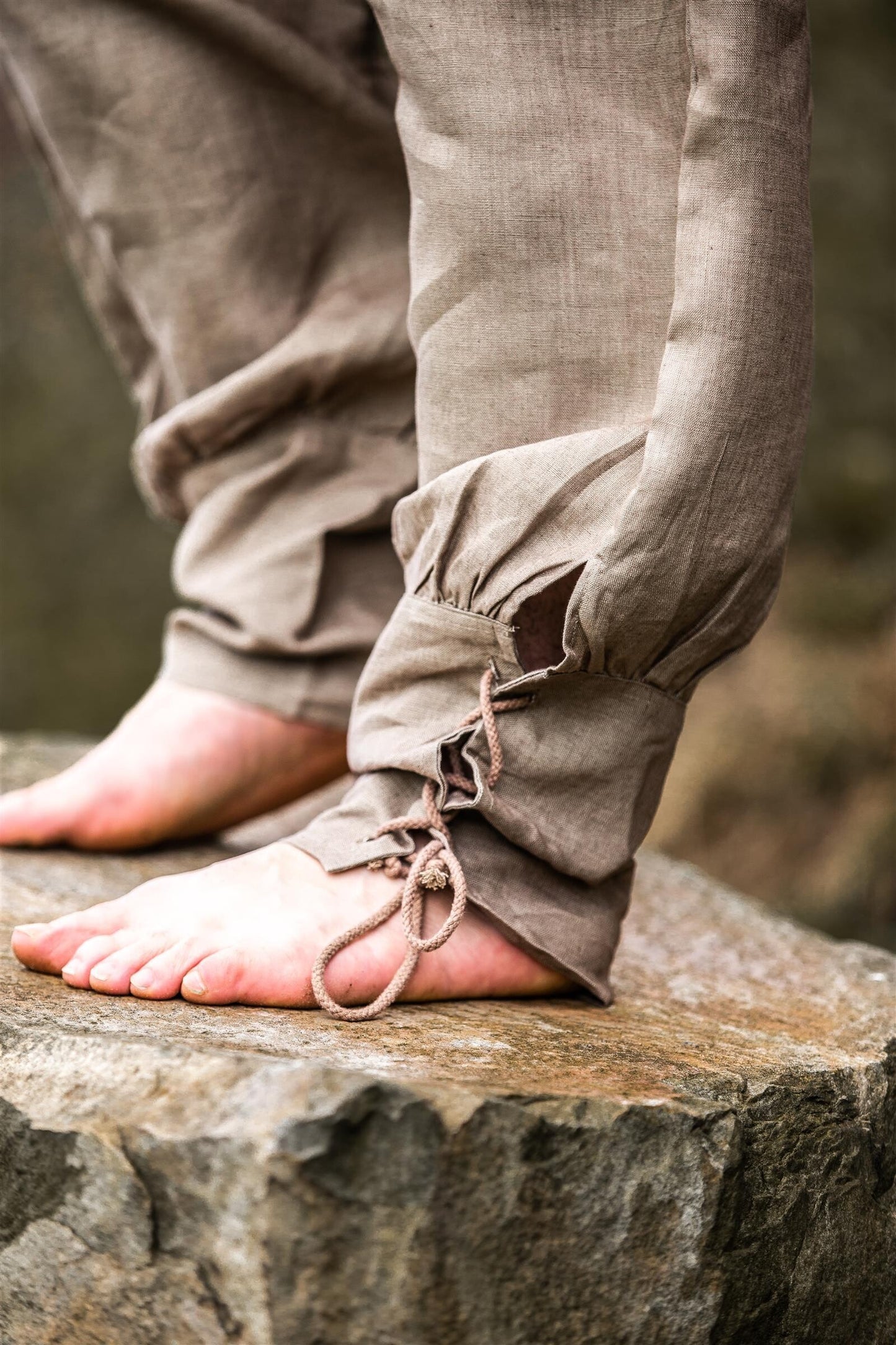 Historische Wikingerhose aus Leinen mit Schnürung unter dem Knie