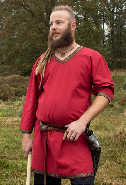 Mittelalterliche Tunika aus Baumwolle , Dunkelrot