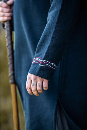 Wikinger Tunika mit Urnes-Stil Handstickerei, Schwarz mit Rot
