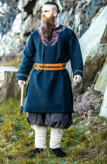 Wikinger Tunika mit Urnes-Stil Handstickerei, Schwarz mit Rot