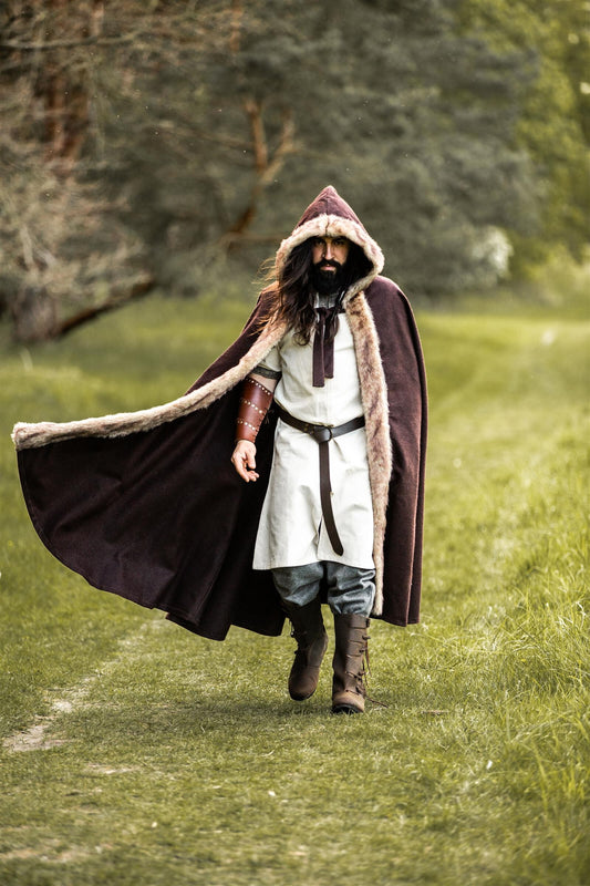 Wikinger Umhang mit Kunstfellbesatz und großer Stoffweite, Braun