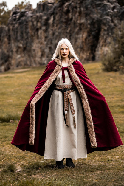 Wikinger Umhang mit Kunstfellbesatz und großer Stoffweite, Rot