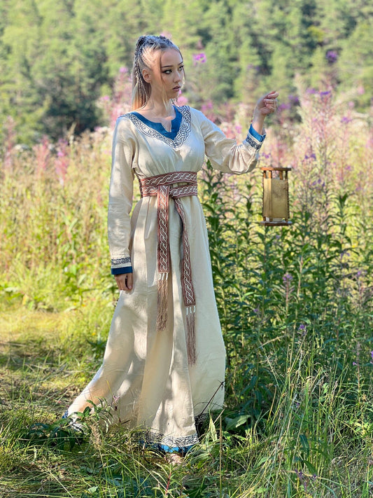 Wikingerkleid mit Handstickerei Natur/Blau