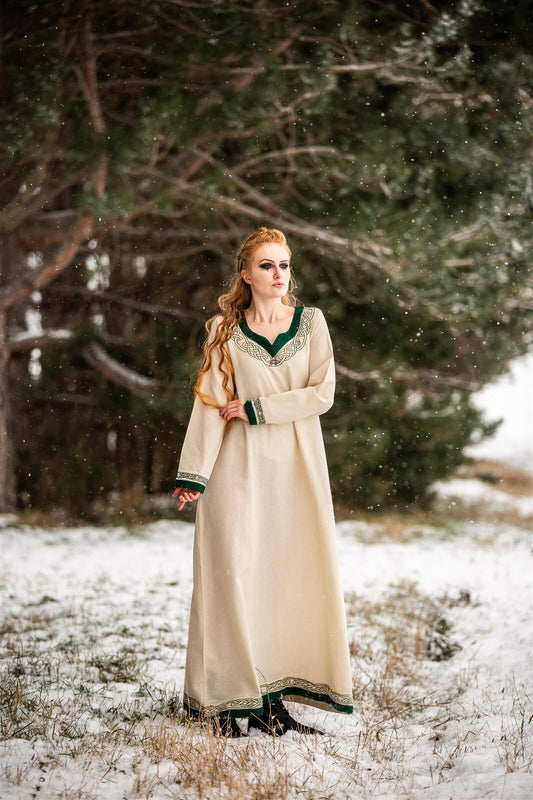 Wikingerkleid mit Handstickerei Natur/Grün