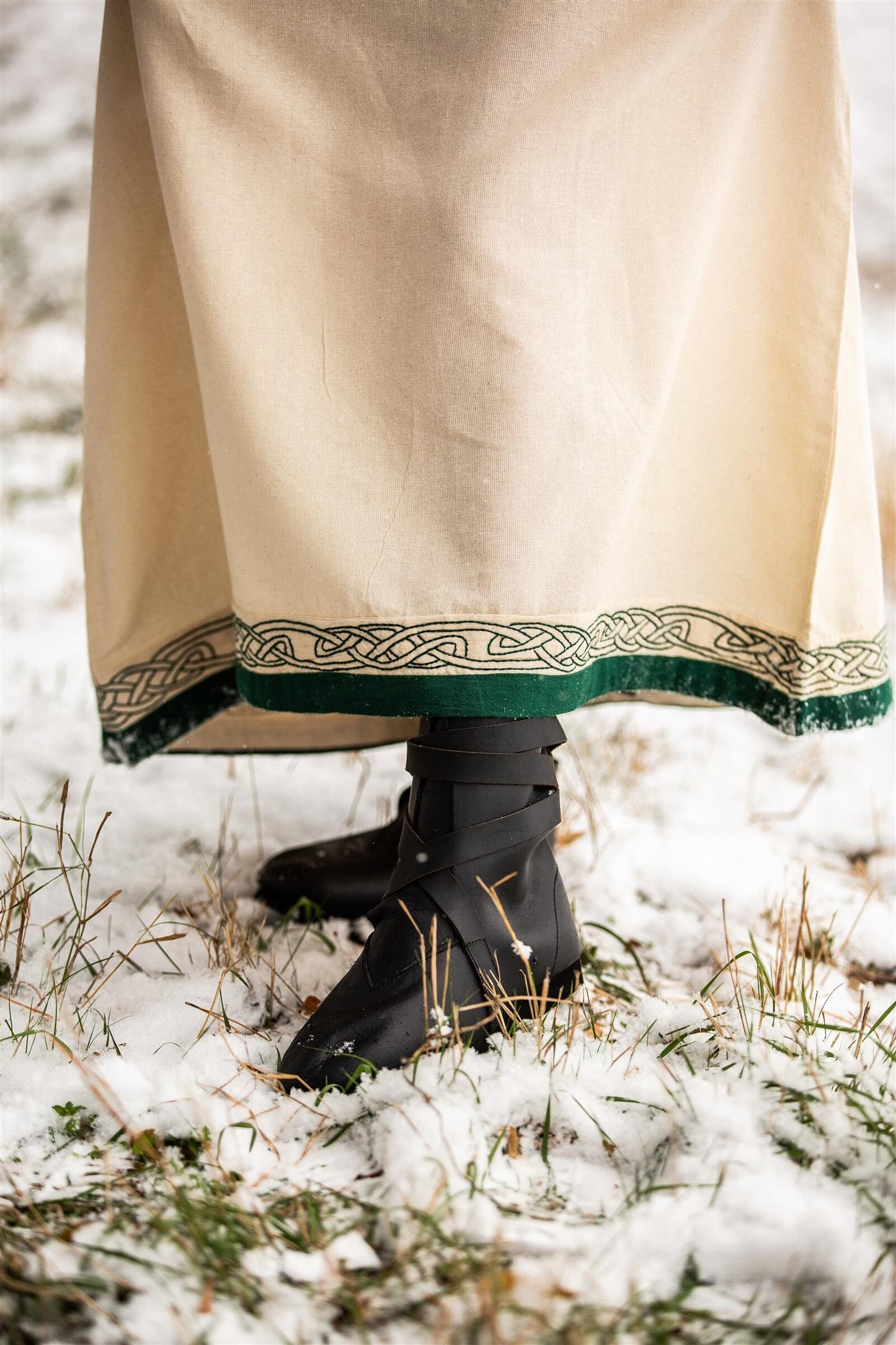 Wikingerkleid mit Handstickerei Natur/Grün